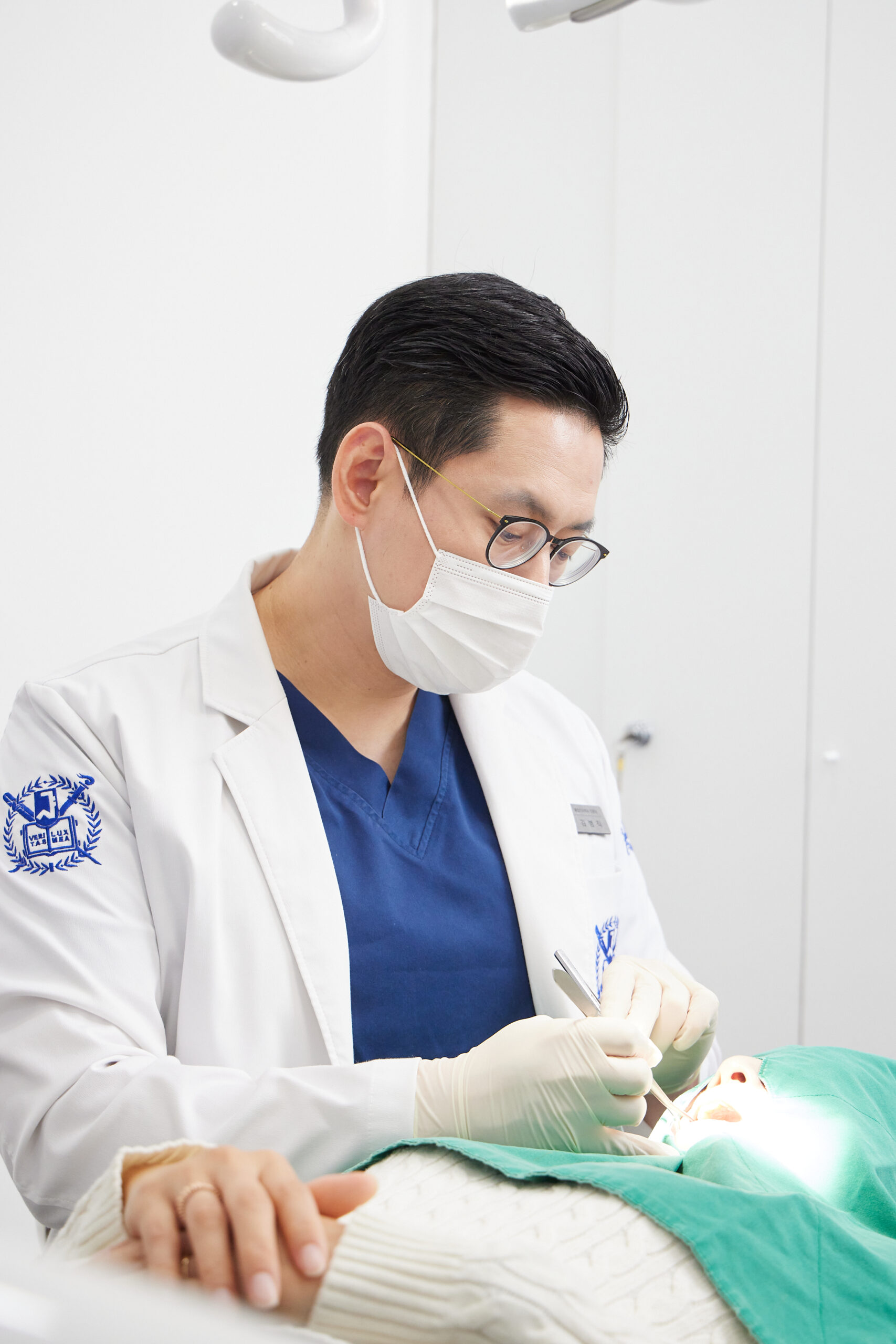 정기 검진을 통한 임플란트 관리